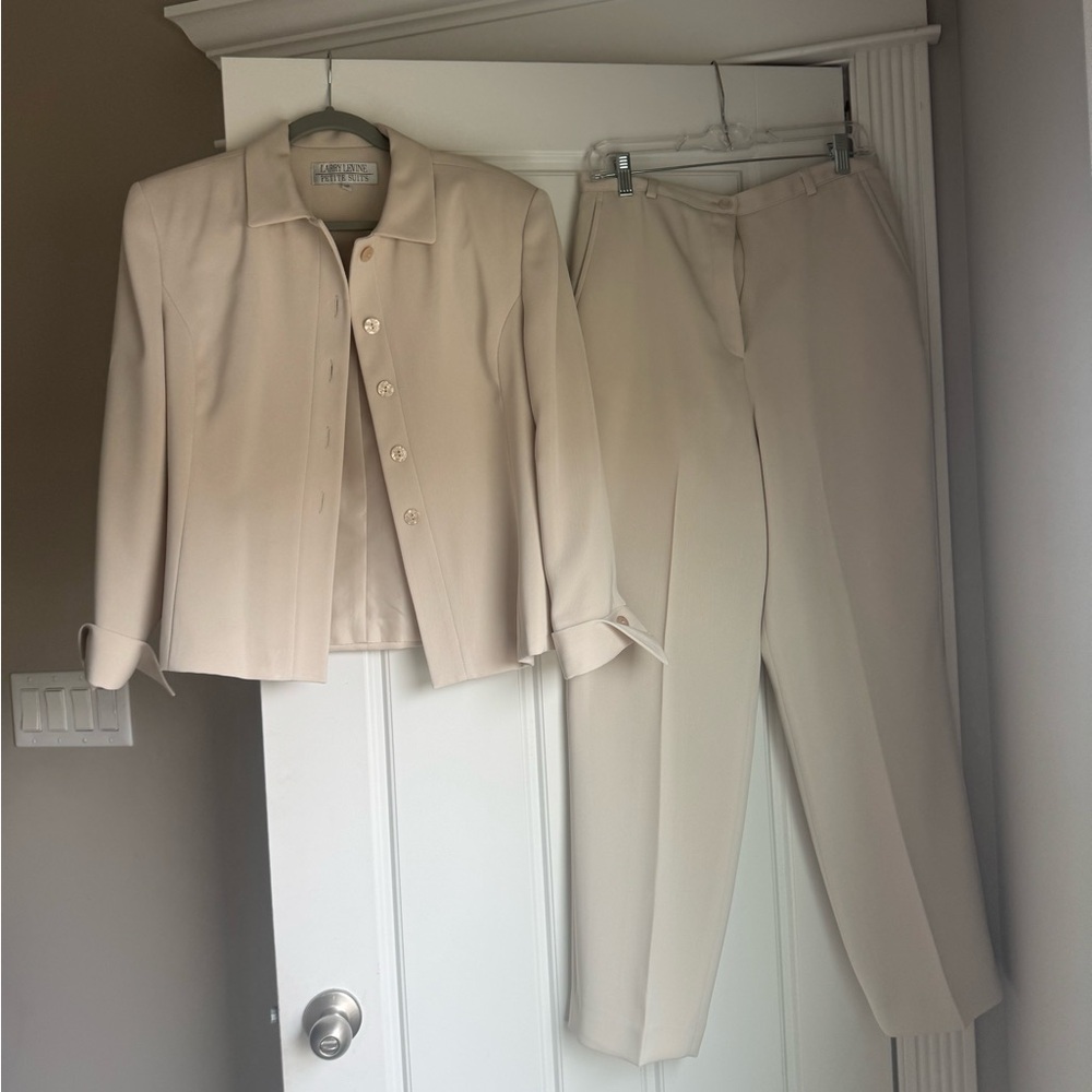 Larry Levine Elegant Cream Suit Set